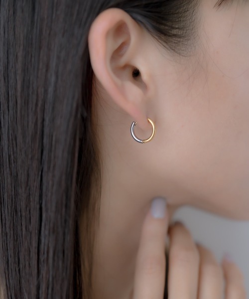 ear PAPILLONNER(イアパピヨネ)の「《金属アレルギー対応》ステンレス・バイカラーミニフープピアス(ピアス(両耳用)・レディース・ゴールド・FREE)」の2枚目の写真