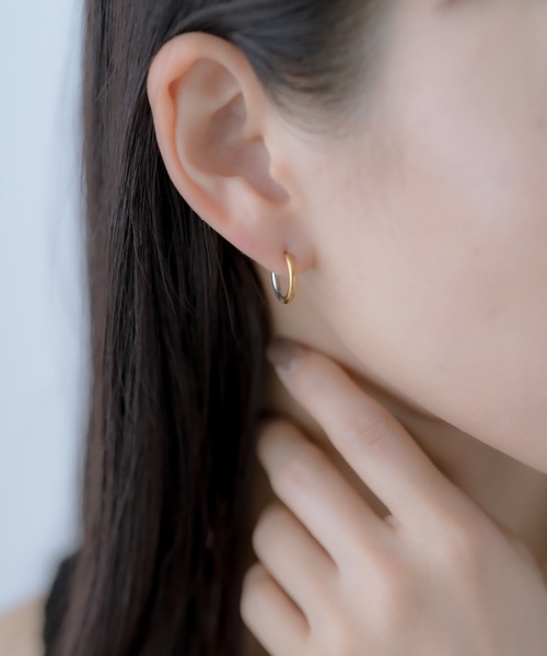 ear PAPILLONNER(イアパピヨネ)の「《金属アレルギー対応》ステンレス・バイカラーミニフープピアス(ピアス(両耳用)・レディース・ゴールド・FREE)」の3枚目の写真