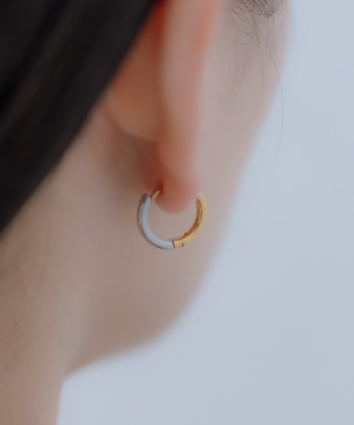 ear PAPILLONNER(イアパピヨネ)の「《金属アレルギー対応》ステンレス・バイカラーミニフープピアス(ピアス(両耳用)・レディース・ゴールド・FREE)」の6枚目の写真