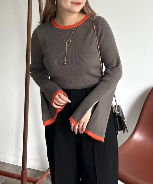 prose verse(プロズヴェール)の「スリット入りバイカラーフレアスリーブニット(ニット/セーター・レディース・ブラック/ネイビー/チャコール/アイボリー・フリ-)」の3枚目の写真