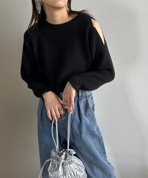 Kotoe（コトエ）の「クルーネック アシンメトリー カットアウトニットプルオーバー 春ニット（ニット/セーター・レディース・カーキ/ブラック/ホワイト・FREE）」の22枚目の写真