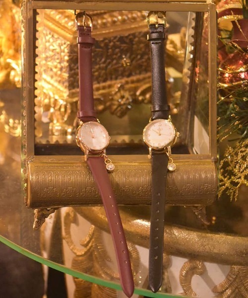 axes femme（アクシーズファム）の「ストーン付薔薇モチーフ腕時計（アナログ腕時計・レディース・ブラック/ワイン・FREE）」の3枚目の写真