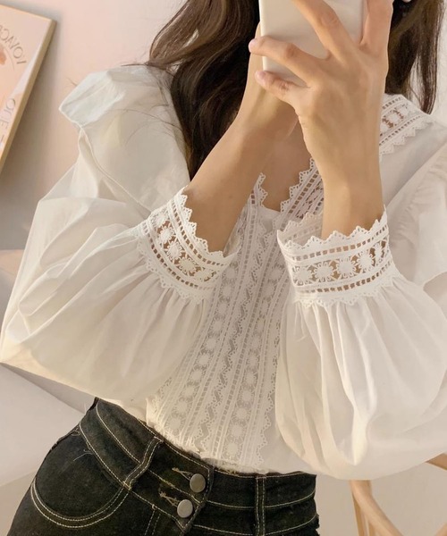 MAISON DE THERESE(メゾン ド テレーズ)の「フレンチレースVネックパフスリーブシャツ(シャツ/ブラウス・レディース・ホワイト/ブラック・S/M/L)」の4枚目の写真