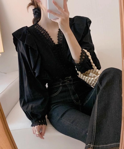 MAISON DE THERESE(メゾン ド テレーズ)の「フレンチレースVネックパフスリーブシャツ(シャツ/ブラウス・レディース・ホワイト/ブラック・S/M/L)」の12枚目の写真
