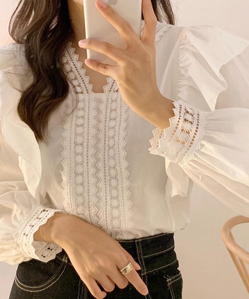 MAISON DE THERESE(メゾン ド テレーズ)の「フレンチレースVネックパフスリーブシャツ(シャツ/ブラウス・レディース・ホワイト/ブラック・S/M/L)」の5枚目の写真