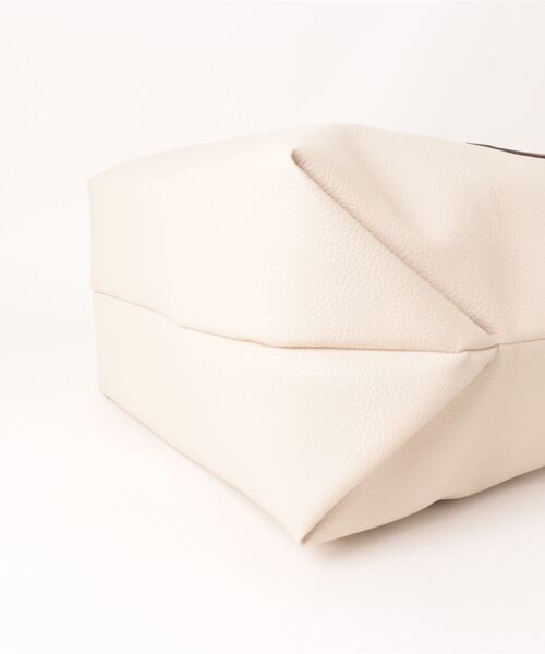 Elura(エルーラ)の「リュクスエアリー収納トート/990908(トートバッグ・レディース・ブラック/アイボリー・ONE SIZE)」の6枚目の写真