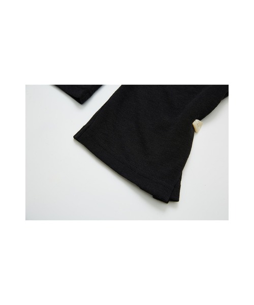 ELOOPS(イーループス)の「【ELOOPS】シアーニット×フレアスリーブ ロングTシャツ(Tシャツ/カットソー・レディース・アイボリー/ブラック/オフホワイト・L/S/M)」の10枚目の写真