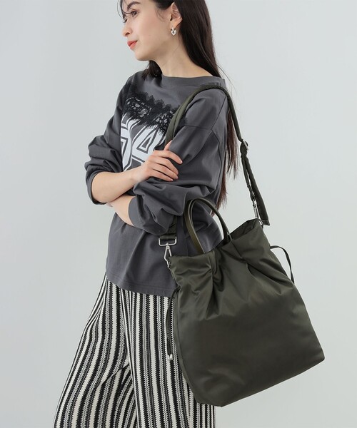 Ray BEAMS（レイビームス）の「Ray BEAMS / パディッド トート バッグ（トートバッグ・レディース・オリーブ/レッド系その他・ONE SIZE）」の2枚目の写真