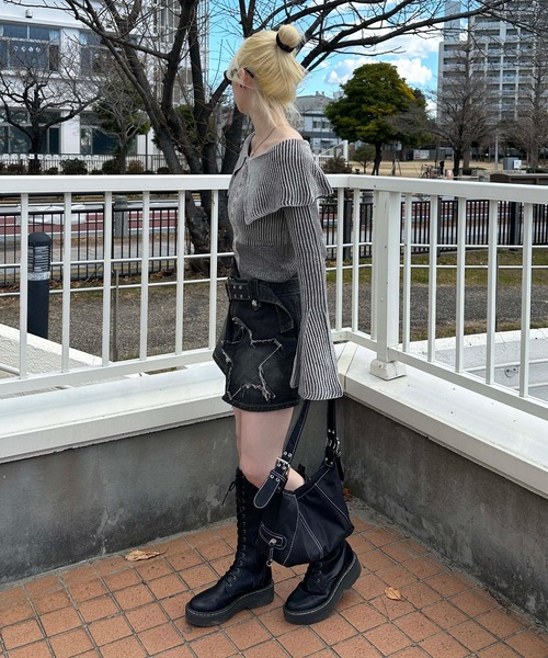 sedacle girl（セダクルガール）の「フロントホック配色オフショルニット（ニット/セーター・レディース・ブラック/ブルー・FREE）」の7枚目の写真