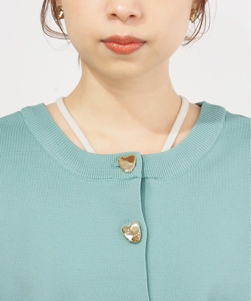 tiptop(ティップトップ)の「ハートボタン2wayショートカーディガン(カーディガン/ボレロ・レディース・サックスブルー/ブラック/アイボリー/ブラック系その他・FREE)」の7枚目の写真