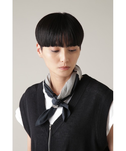MHL.(エムエイチエル)の「TINY CHECK SCARF(ストール/ショール・レディース・イエロー/チャコール・FREE)」の5枚目の写真