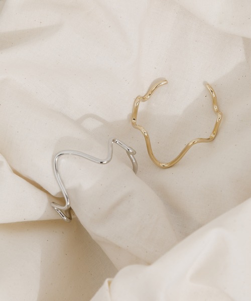 KATHARINE ROSS（キャサリンロス）の「【KATHARINE ROSS】ニュアンスメタルバングル（バングル/リストバンド・レディース・シルバー/ゴールド・MEDIUM）」の3枚目の写真