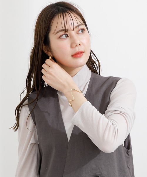 KATHARINE ROSS（キャサリンロス）の「【KATHARINE ROSS】ニュアンスメタルバングル（バングル/リストバンド・レディース・シルバー/ゴールド・MEDIUM）」の4枚目の写真