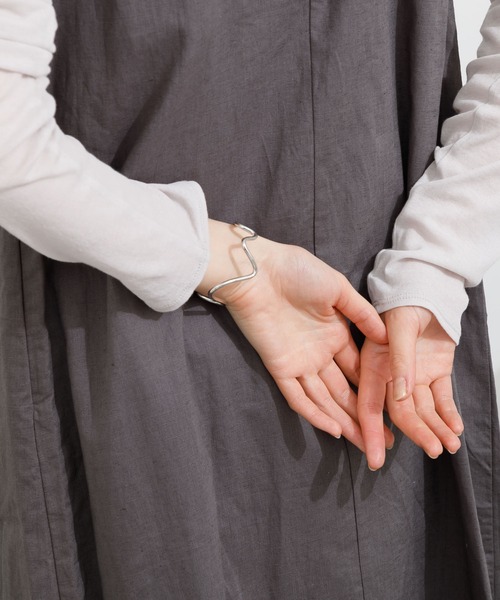 KATHARINE ROSS（キャサリンロス）の「【KATHARINE ROSS】ニュアンスメタルバングル（バングル/リストバンド・レディース・シルバー/ゴールド・MEDIUM）」の8枚目の写真