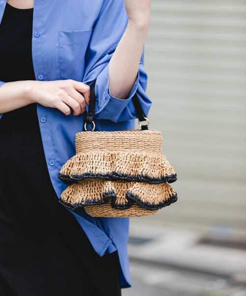 RODE SKO（ロデスコ）の「フリル雑材ショルダーバッグ（ショルダーバッグ・レディース・ナチュラル/キャメル・ONE）」の4枚目の写真