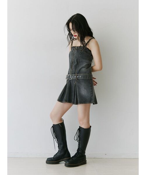 jouetie（ジュエティ）の「タックプリーツデニムキャミワンピース（ワンピース・レディース・ブルー/ブラック・MEDIUM）」の16枚目の写真