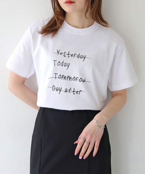 HER CLOSET(ハークローゼット)の「 【HER CLOSET】WEB限定手描きロゴTシャツ WEB LIMITED HAND-DRAWN LOGO T-SHIRT(Tシャツ/カットソー・レディース・オフホワイト/ブラック・L/M/S)」の2枚目の写真