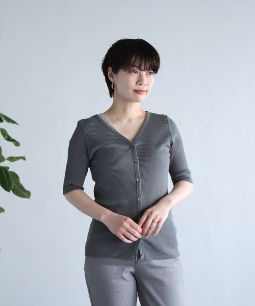 OWLEYE by domingo（アウルアイ バイドミンゴ）の「[ OWLEYE by domingo / アウルアイ ] オリジナルコットンリブ Ｖネックショートスリーブカーディガン（カーディガン/ボレロ・レディース・オリーブ/アイボリー/チャコールグレー・M/L）」の3枚目の写真