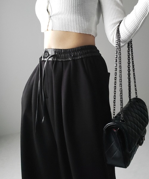 me+em select（ミームセレクト）の「※ツータックレザードッキングワイドスウェットパンツ ／ 2 tuck leather docking wide sweatpants（スウェットパンツ・レディース・ブラック/グレー・SMALL/MEDIUM）」の18枚目の写真