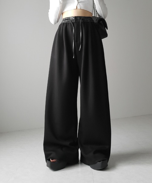 me+em select（ミームセレクト）の「※ツータックレザードッキングワイドスウェットパンツ ／ 2 tuck leather docking wide sweatpants（スウェットパンツ・レディース・ブラック/グレー・SMALL/MEDIUM）」の21枚目の写真