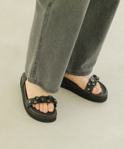 【 TOD'S 】送関込☆フラット サンダル 花 フラワー フラワー 花 TOD'S(トッズ) レディース - 海外通販のBUYMA