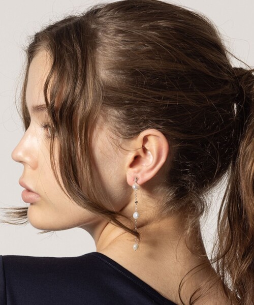 TOCCA(トッカ)の「PEARL STATION EARRINGS 淡水バロックパール イヤリング(イヤリング・レディース・ゴールド系/シルバー系・F)」の10枚目の写真