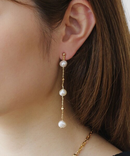 TOCCA(トッカ)の「PEARL STATION EARRINGS 淡水バロックパール イヤリング(イヤリング・レディース・ゴールド系/シルバー系・F)」の13枚目の写真