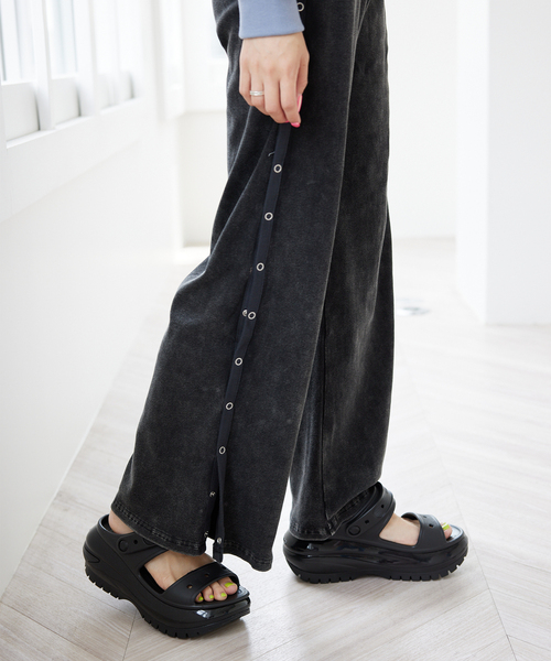 【関税込み】Crocs ブラック Mega Crush サンダル Amazon.com | Crocs Classic Mega Crush Sandal Black Men's 2