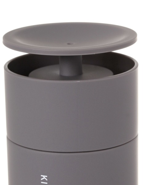 LAKOLE（ラコレ）の「プッシュディスペンサー350ml / 114427（キッチンツール・レディース・オフホワイト/チャコール・FREE）」の4枚目の写真