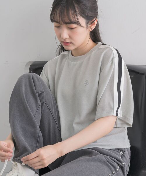 RETRO GIRL(レトロガール)の「袖ラインTEE(Tシャツ/カットソー・レディース・ブラック/オフホワイト/シルバー・FREE)」の6枚目の写真