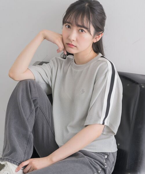 RETRO GIRL(レトロガール)の「袖ラインTEE(Tシャツ/カットソー・レディース・ブラック/オフホワイト/シルバー・FREE)」の4枚目の写真