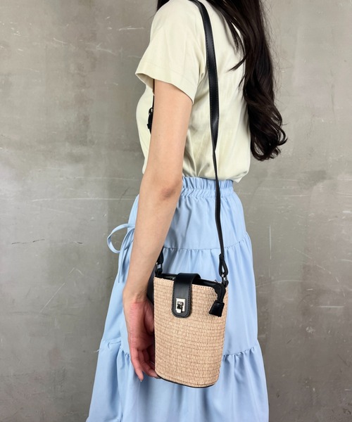 tolene(トレネ)の「縦型ミニストローショルダーバッグ(ショルダーバッグ・レディース・ブラック/カーキ/イエロー/ブラウン・ONE SIZE)」の10枚目の写真