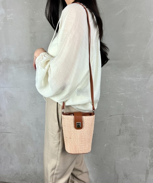 tolene(トレネ)の「縦型ミニストローショルダーバッグ(ショルダーバッグ・レディース・ブラック/カーキ/イエロー/ブラウン・ONE SIZE)」の12枚目の写真