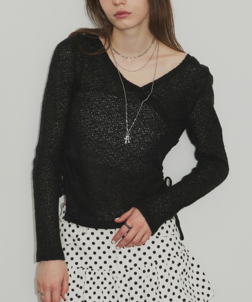 SHAGGIE(シャギー)の「サイドギャザー透かし編みフーディトップス(パーカー・レディース・ブラック/ボルドー/ホワイト/グレー/ネイビー・FREE)」の6枚目の写真