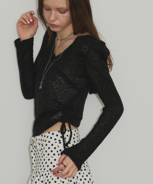 SHAGGIE(シャギー)の「サイドギャザー透かし編みフーディトップス(パーカー・レディース・ブラック/ボルドー/ホワイト/グレー/ネイビー・FREE)」の8枚目の写真