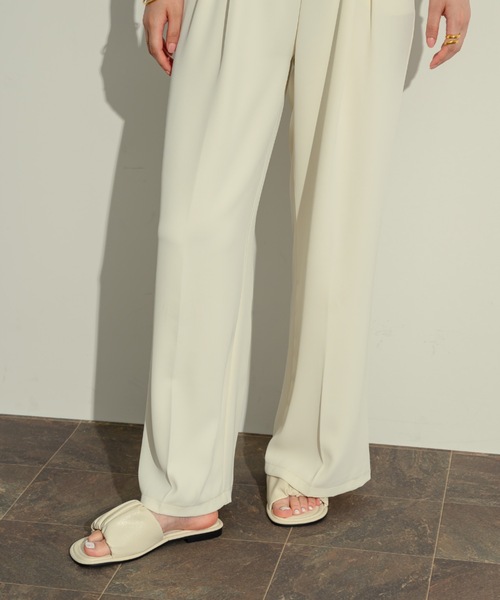 NEUNA（ヌナ）の「ギャザークッションサンダル（サンダル・レディース・アイボリー/ブラック・SMALL/MEDIUM/LARGE）」の22枚目の写真