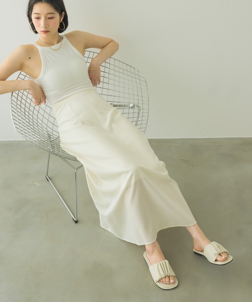 NEUNA（ヌナ）の「ギャザークッションサンダル（サンダル・レディース・アイボリー/ブラック・SMALL/MEDIUM/LARGE）」の8枚目の写真