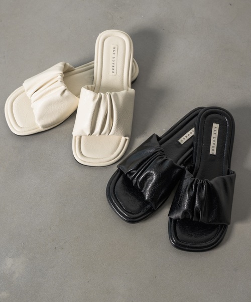 NEUNA（ヌナ）の「ギャザークッションサンダル（サンダル・レディース・アイボリー/ブラック・SMALL/MEDIUM/LARGE）」の9枚目の写真