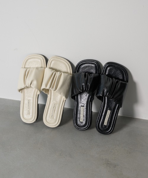 NEUNA（ヌナ）の「ギャザークッションサンダル（サンダル・レディース・アイボリー/ブラック・SMALL/MEDIUM/LARGE）」の10枚目の写真