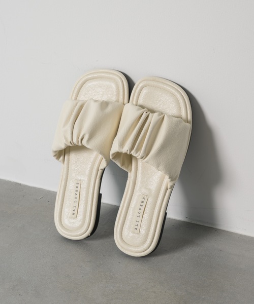 NEUNA（ヌナ）の「ギャザークッションサンダル（サンダル・レディース・アイボリー/ブラック・SMALL/MEDIUM/LARGE）」の11枚目の写真