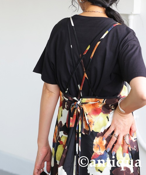 antiqua(アンティカ)の「花柄キャミワンピース(ワンピース・レディース・ブラック・R/P)」の4枚目の写真