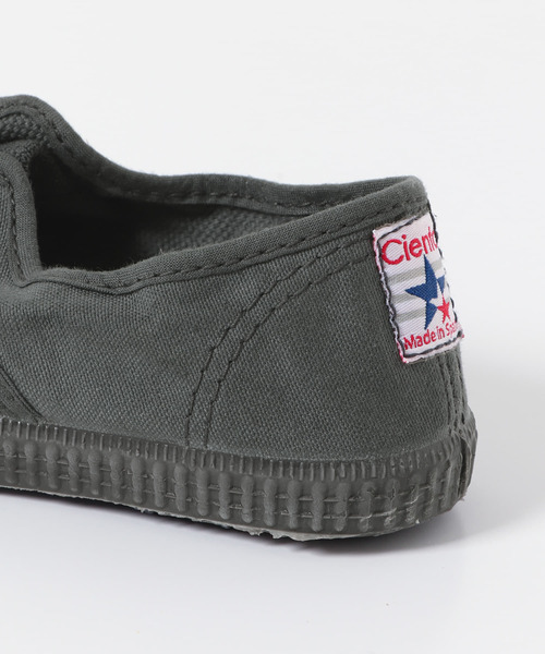 Cienta(シエンタ)の「Cienta キャンバスシューズ(KIDS)(スニーカー・キッズ・ブラック/ベージュ/スミクロ・17/18/20/19)」の10枚目の写真