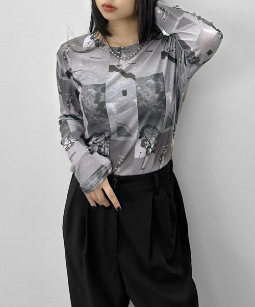 LVEU.(ラブユ.)の「【LVEU.】フォトプリントクルーネックシアートップス / トップス カットソー シアー シースルー プリント フォト 長袖 クルーネック レイヤード ブラック ブルー(Tシャツ/カットソー・レディース・ブラック/ブルー・FREE)」の12枚目の写真