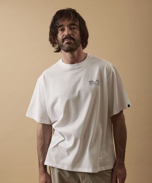 GORDON MILLER(ゴードンミラー)の「GORDON MILLER VIBTEX ロゴ Tシャツ(Tシャツ/カットソー・メンズ・ホワイト/ブラック・2/1/3)」の1枚目の写真