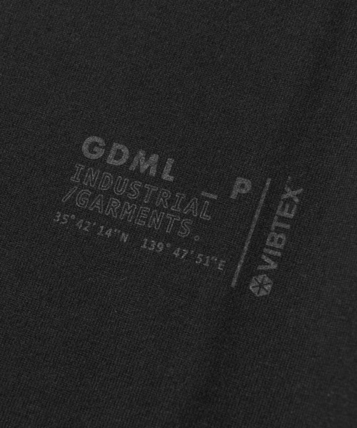 GORDON MILLER(ゴードンミラー)の「GORDON MILLER VIBTEX ロゴ Tシャツ(Tシャツ/カットソー・メンズ・ホワイト/ブラック・2/1/3)」の4枚目の写真
