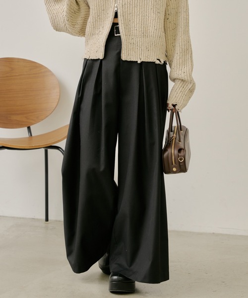 RAY CASSIN（レイカズン）の「ベルト付きワイドタックスラックスパンツ（その他パンツ・レディース・グレー系その他2/ベージュ/ブラック・FREE）」の2枚目の写真