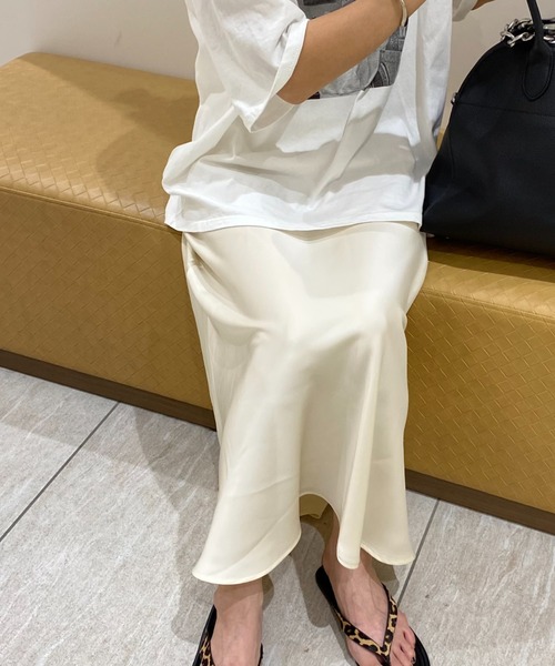ISOOK(アイスー)の「サテンフレアスカート(chiica select) / サテンスカート マーメイドスカート ロングスカート(スカート・レディース・アイボリー/ブラック・FREE)」の10枚目の写真