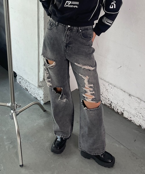 ROGER AND RAW(ロジャーアンドロウ)の「ダメージワイドパンツ(デニムパンツ・レディース・ブラック/ブルー・SMALL/MEDIUM)」の8枚目の写真