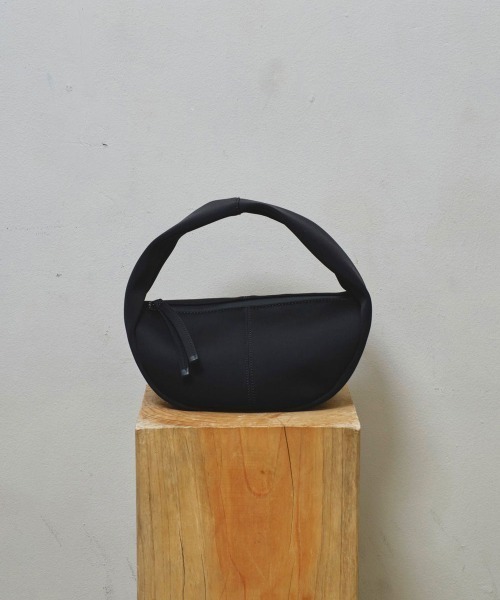 TODAYFUL(トゥデイフル)の「TODAYFUL Bonding Wrap Bag ボンディングラップバッグ/12511018(ハンドバッグ・レディース・ブラック・ONE SIZE)」の1枚目の写真