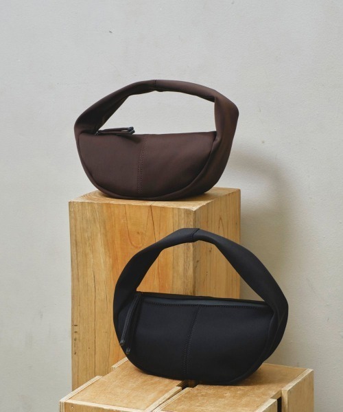 TODAYFUL(トゥデイフル)の「TODAYFUL Bonding Wrap Bag ボンディングラップバッグ/12511018(ハンドバッグ・レディース・ブラック・ONE SIZE)」の5枚目の写真